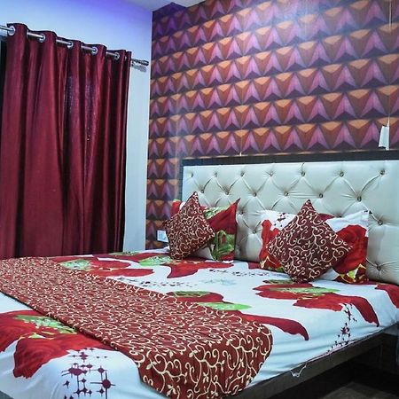 Hotel Dilip Indore Exteriör bild