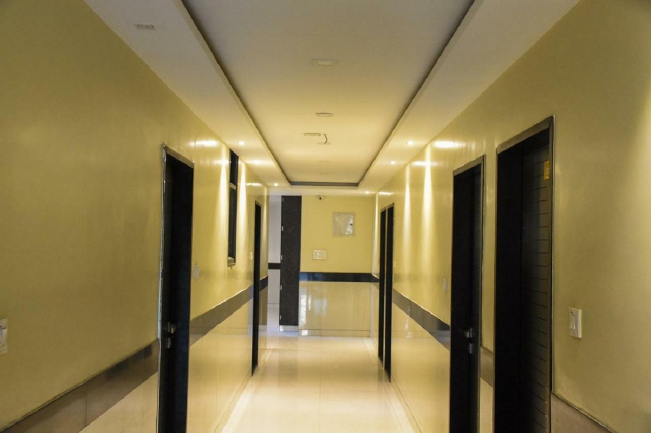 Hotel Dilip Indore Exteriör bild