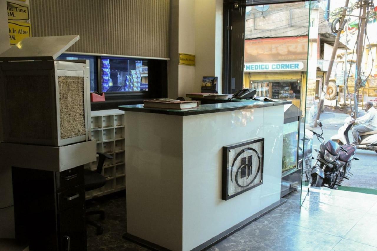 Hotel Dilip Indore Exteriör bild